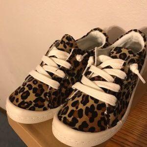 NEW Classic Slip-On Comfort Fashion Sneaker